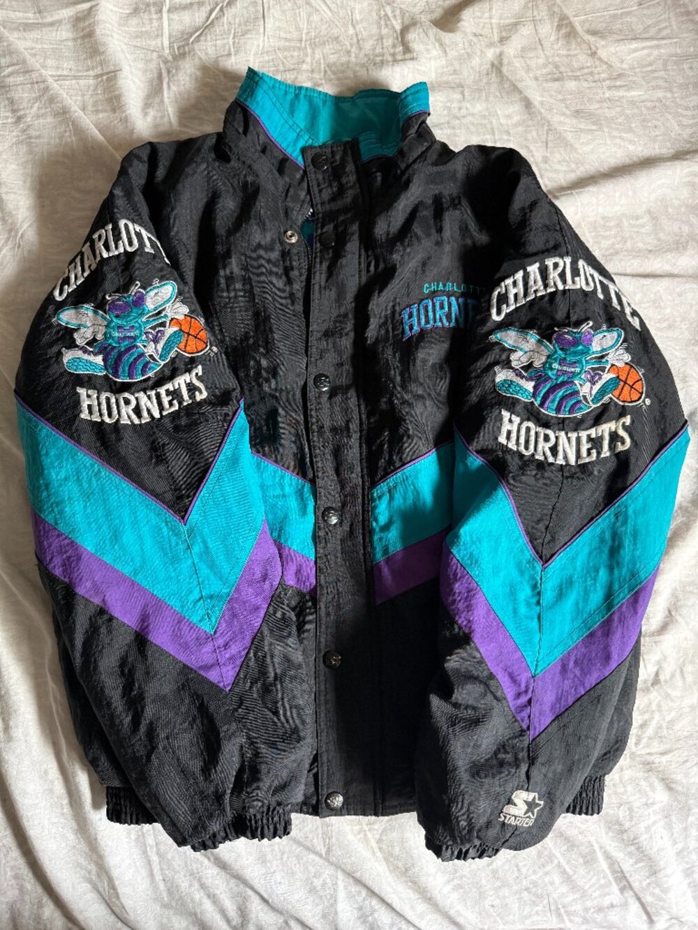 Charlotte Hornets Starter Jacket Medium (NEEDS ZIPPER HEAD)